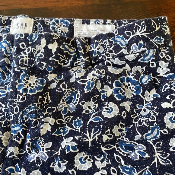 GAP Women's Signature Skinny Ankle stretch navy floral pants size 6 - Picture 3 of 10